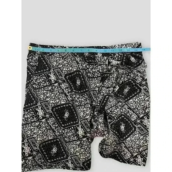 STREETWEAR SOCIETY ladies skirt large black/white‎ with flowers - Picture 3 of 6